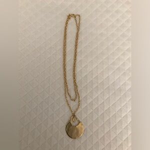 Elegant Gold Pendant Necklace